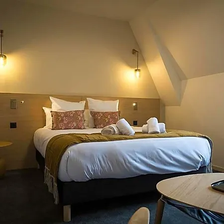 Domaine De L'ecorcerie Hotel 3*